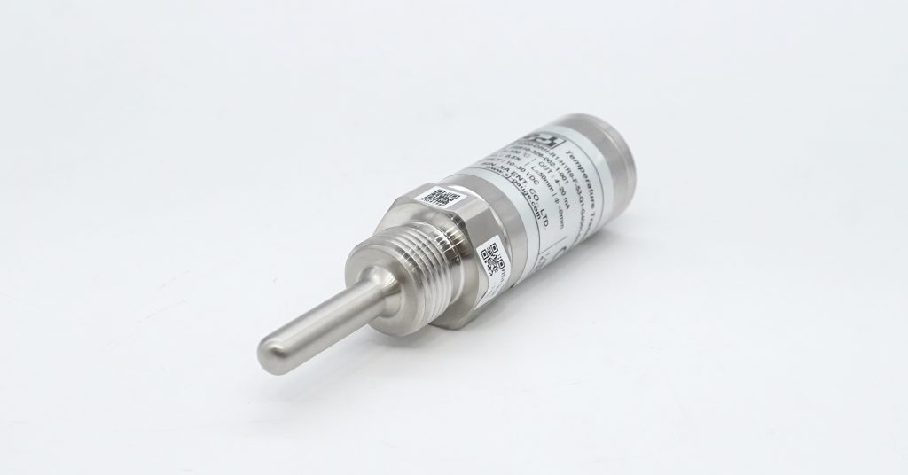 Threaded pressure transmitter with probe tip