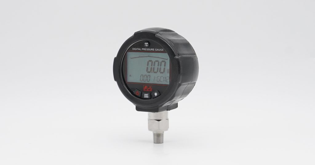 Digital pressure gauge with protective case cap