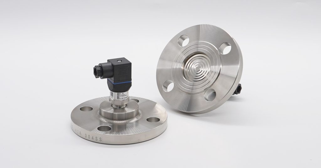 Pressure transmitter with flange connection, diaphragm seal