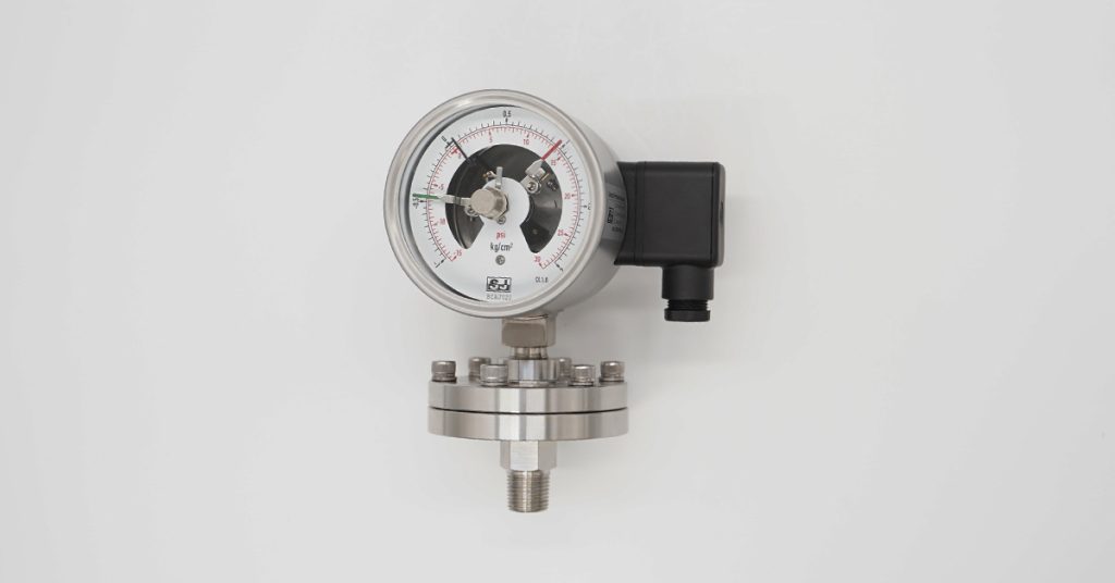 Screwed Diaphragm Seal with Switch Contact Pressure Gauge